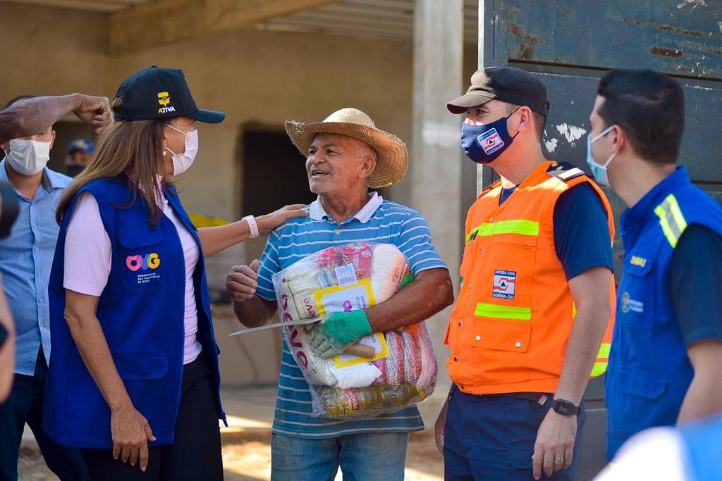 Gracinha Caiado participa de ações para distribuição de cestas básicas na capital Gracinha Caiado participa de ações para distribuição de cestas básicas na capital
