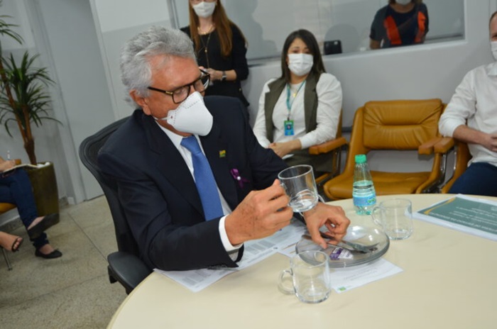 Governo adquire pratos e canecas de vidro para a Merenda Escolar Governo adquire pratos e canecas de vidro para a Merenda Escolar