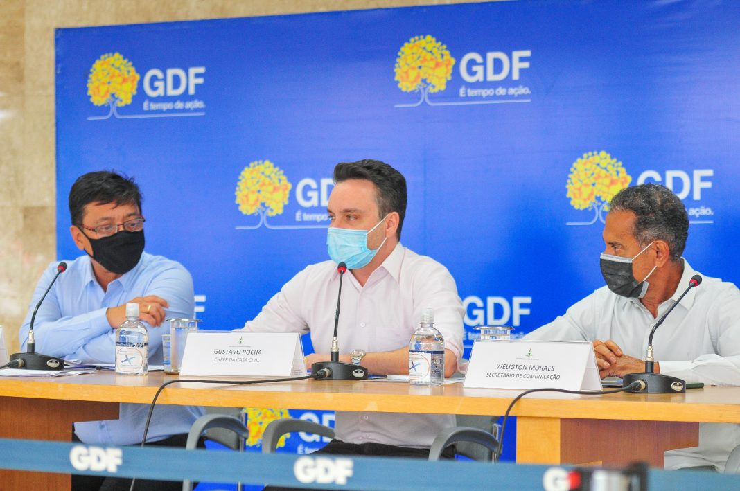 GDF fará mutirão para vacinar público acima de 37 anos de idade GDF fará mutirão para vacinar público acima de 37 anos de idade