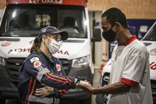 Paciente reencontra equipe do Samu que salvou sua vida Paciente reencontra equipe do Samu que salvou sua vida