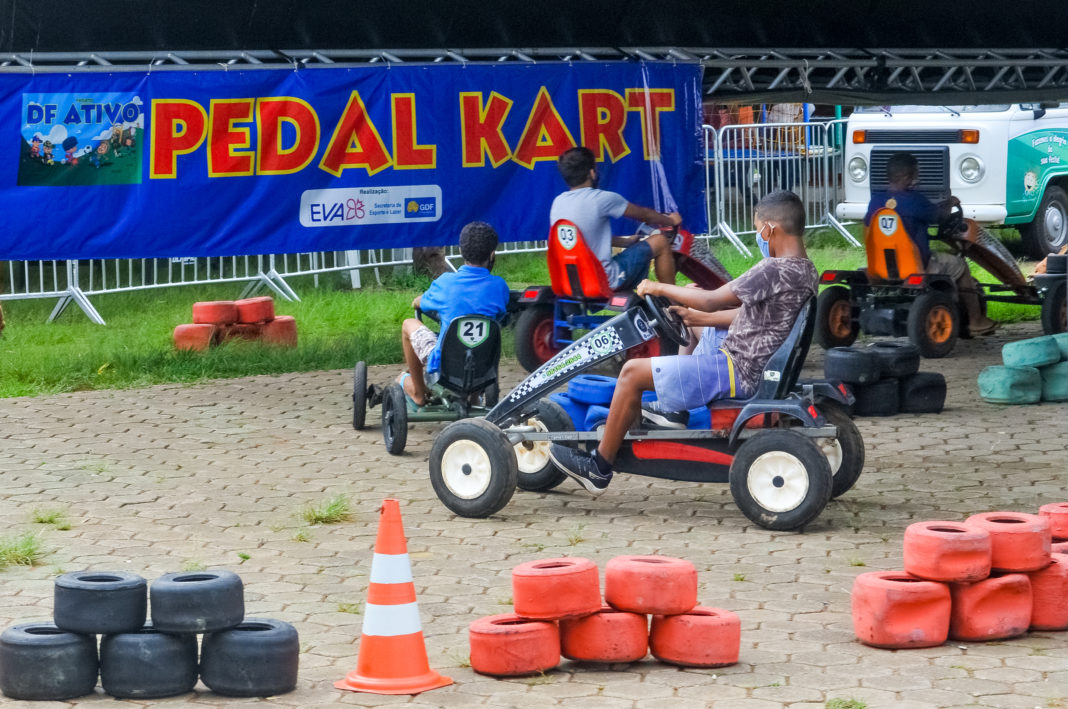 Esporte e lazer para crianças e jovens carentes da Estrutural Esporte e lazer para crianças e jovens carentes da Estrutural