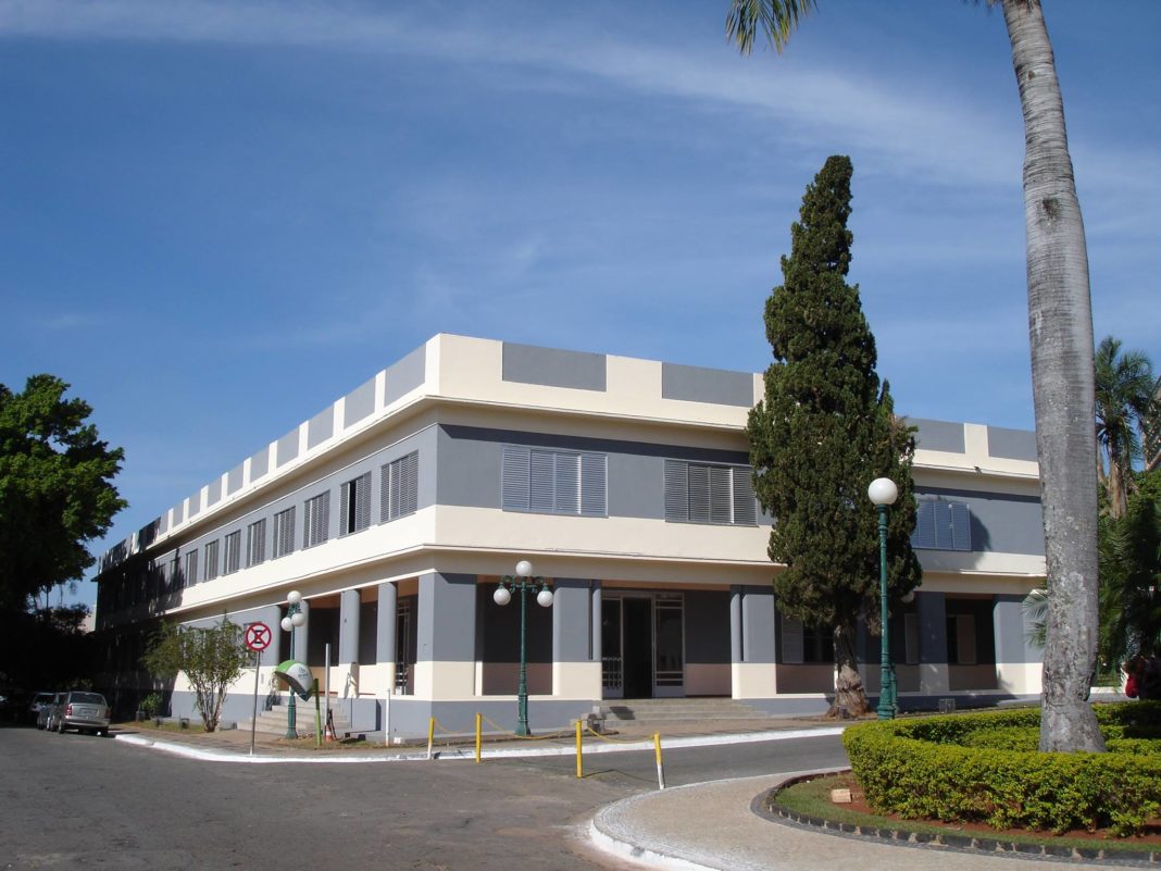 Caiado libera R$ 23,3 milhões de restos a pagar do FAC e apresenta atrações do Canto da Primavera 2021 nesta quinta (18) Caiado libera R$ 23,3 milhões de restos a pagar do FAC e apresenta atrações do Canto da Primavera 2021 nesta quinta (18)