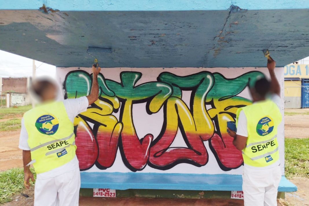 Paradas de ônibus renovadas em duas quadras de Santa Maria