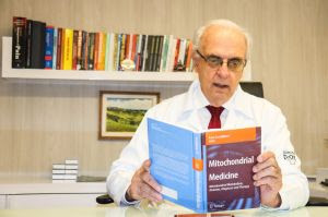 Médico adota técnica para apoiar pessoas a envelhecer sem dor