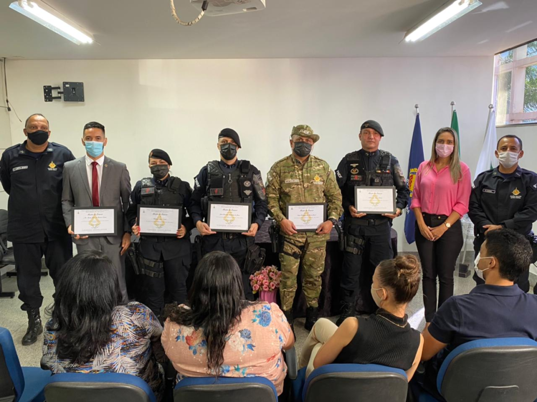 Jaqueline Silva homenageia policiais militares pela atuação no combate ao tráfico