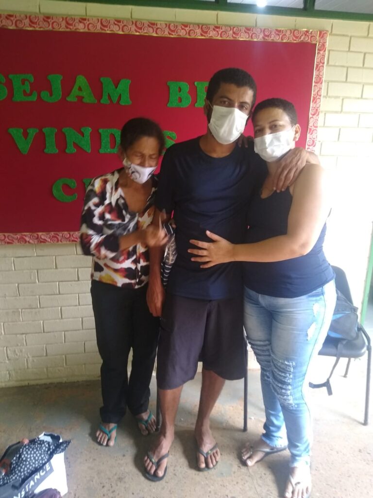 Filho desaparecido há 4 meses reencontra a mãe no Creas de Planaltina