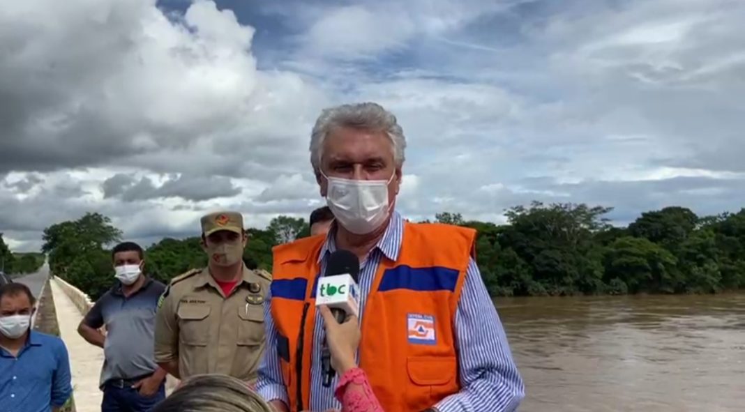 Caiado leva ajuda para a região afetada por fortes chuvas