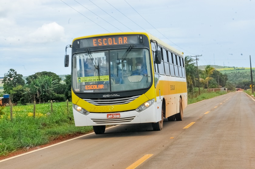 Caminho das Escolas leva 50 km de asfalto à área rural do DF Caminho das Escolas leva 50 km de asfalto à área rural do DF