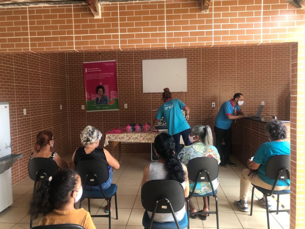 Enel leva palestra e troca de lâmpadas para Águas Lindas de Goiás Enel leva palestra e troca de lâmpadas para Águas Lindas de Goiás