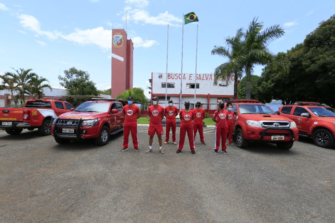 Bombeiros do DF vão auxiliar no resgate em Petrópolis Bombeiros do DF vão auxiliar no resgate em Petrópolis