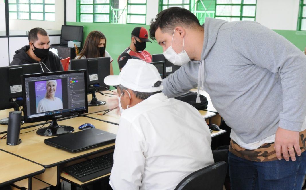 Programa Novos Caminhos oferece 400 vagas em pós-graduação Programa Novos Caminhos oferece 400 vagas em pós-graduação