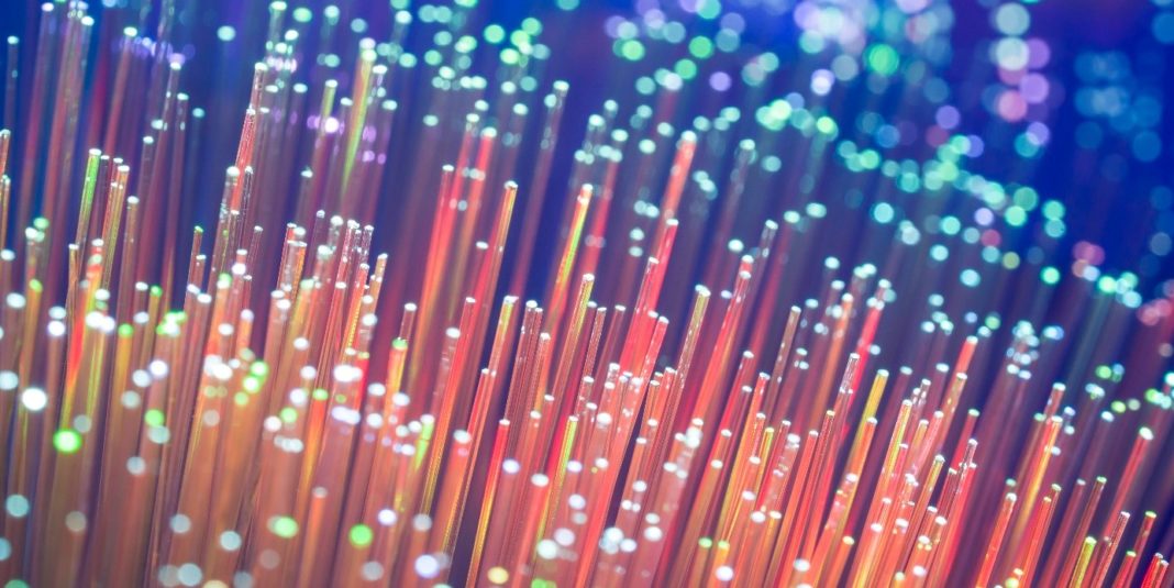 Fibra óptica leva internet de qualidade para o interior de Goiás Fibra óptica leva internet de qualidade para o interior de Goiás