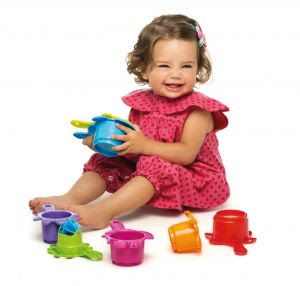 Diversão na praia: conheça quatro benefícios de brincar na areia