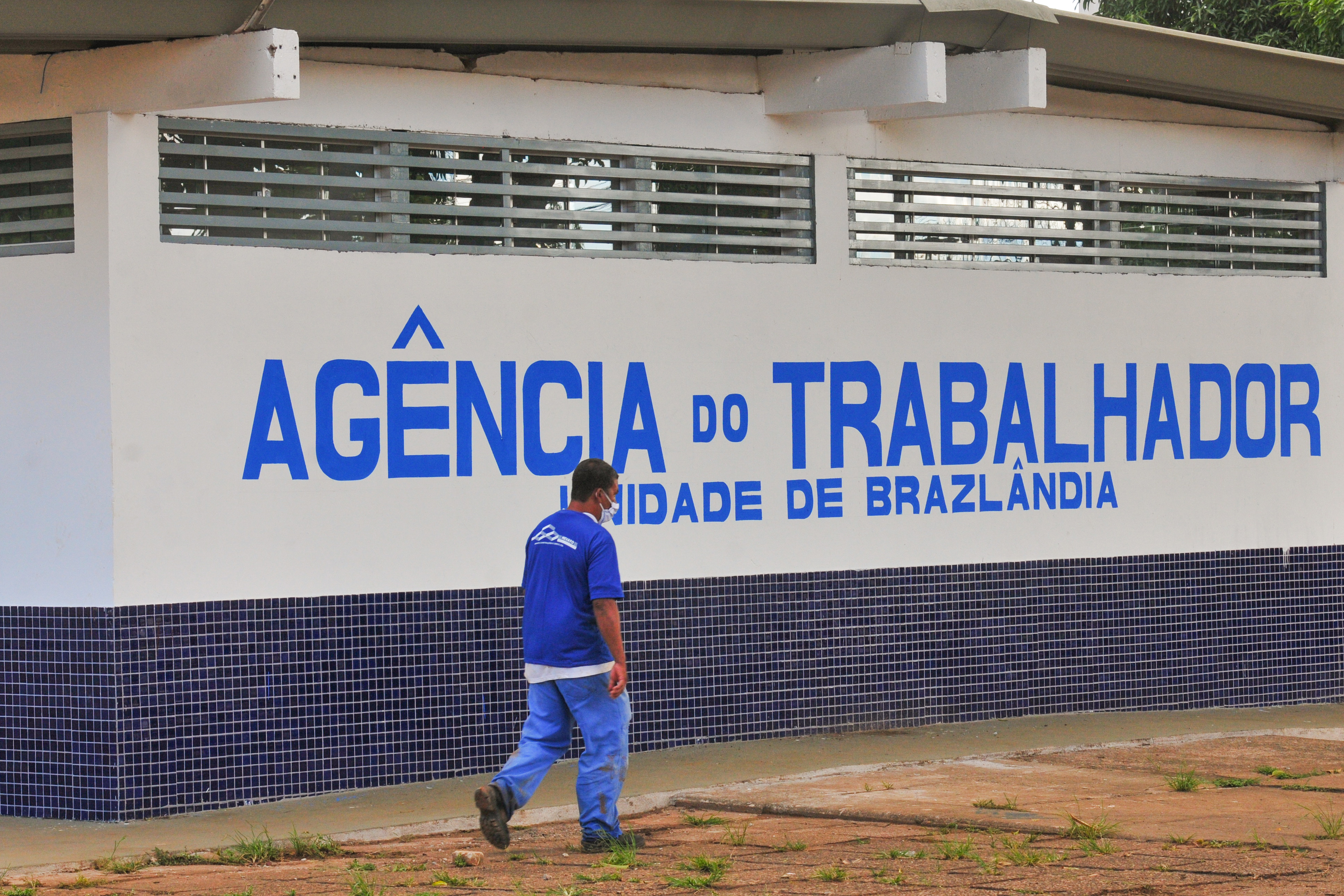 Agências do trabalhador abrem às 14h nesta quarta-feira (2) Agências do trabalhador abrem às 14h nesta quarta-feira (2)