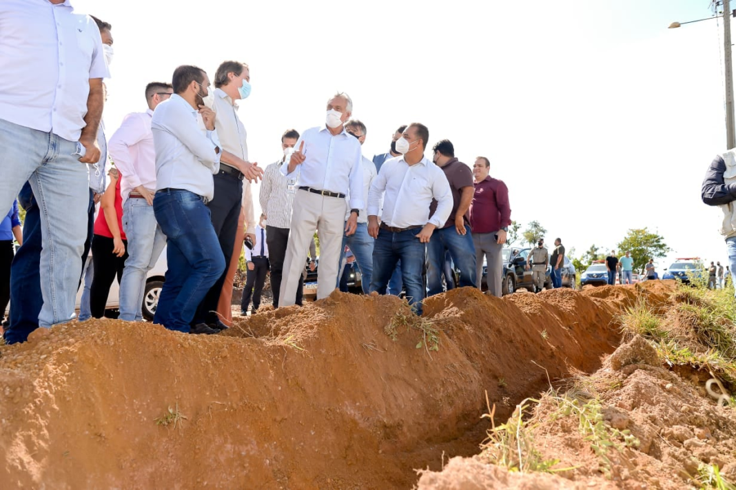 Em Novo Gama, governador Ronaldo Caiado vistoria obras de ampliação do sistema de abastecimento de água Em Novo Gama, governador Ronaldo Caiado vistoria obras de ampliação do sistema de abastecimento de água