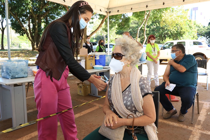 Dia D de vacina contra gripe e sarampo reúne famílias em unidades de saúde Dia D de vacina contra gripe e sarampo reúne famílias em unidades de saúde