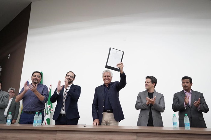 Governador empossa Sandro Rodrigues como secretário da Saúde