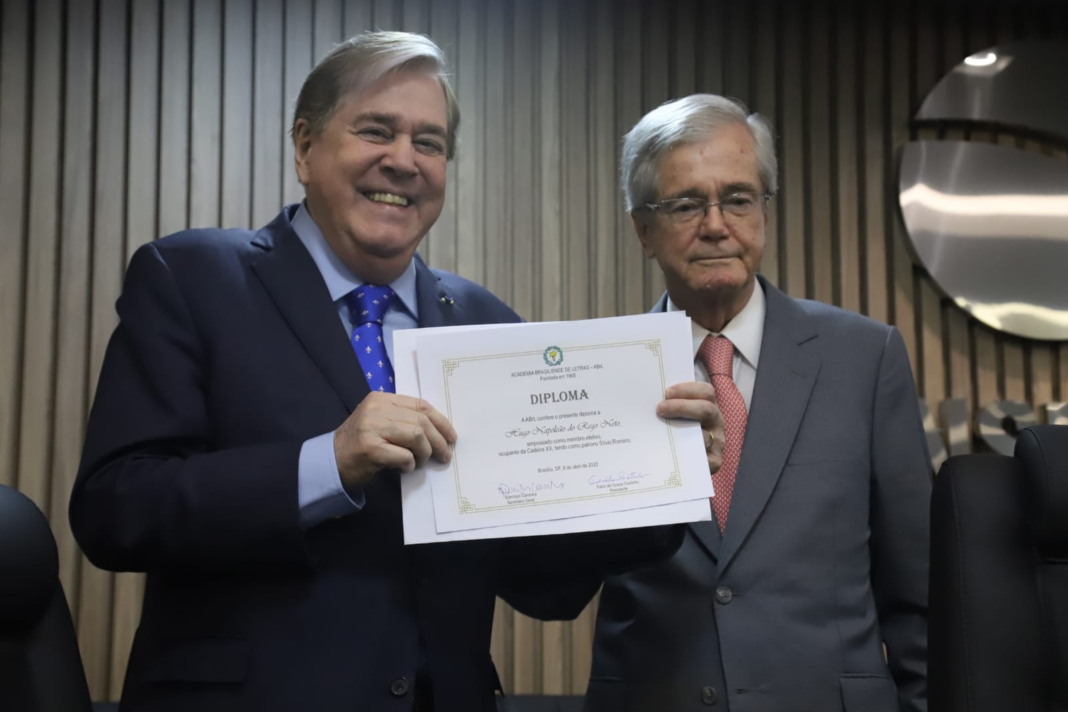 Hugo Napoleão é o mais novo acadêmico Hugo Napoleão é o mais novo acadêmico
