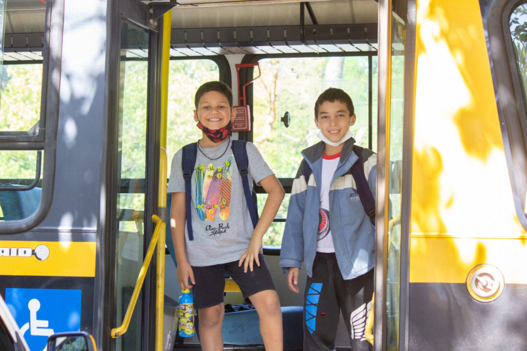 Ônibus escolares rodam 5,2 milhões de km por ano e atendem 51 mil alunos