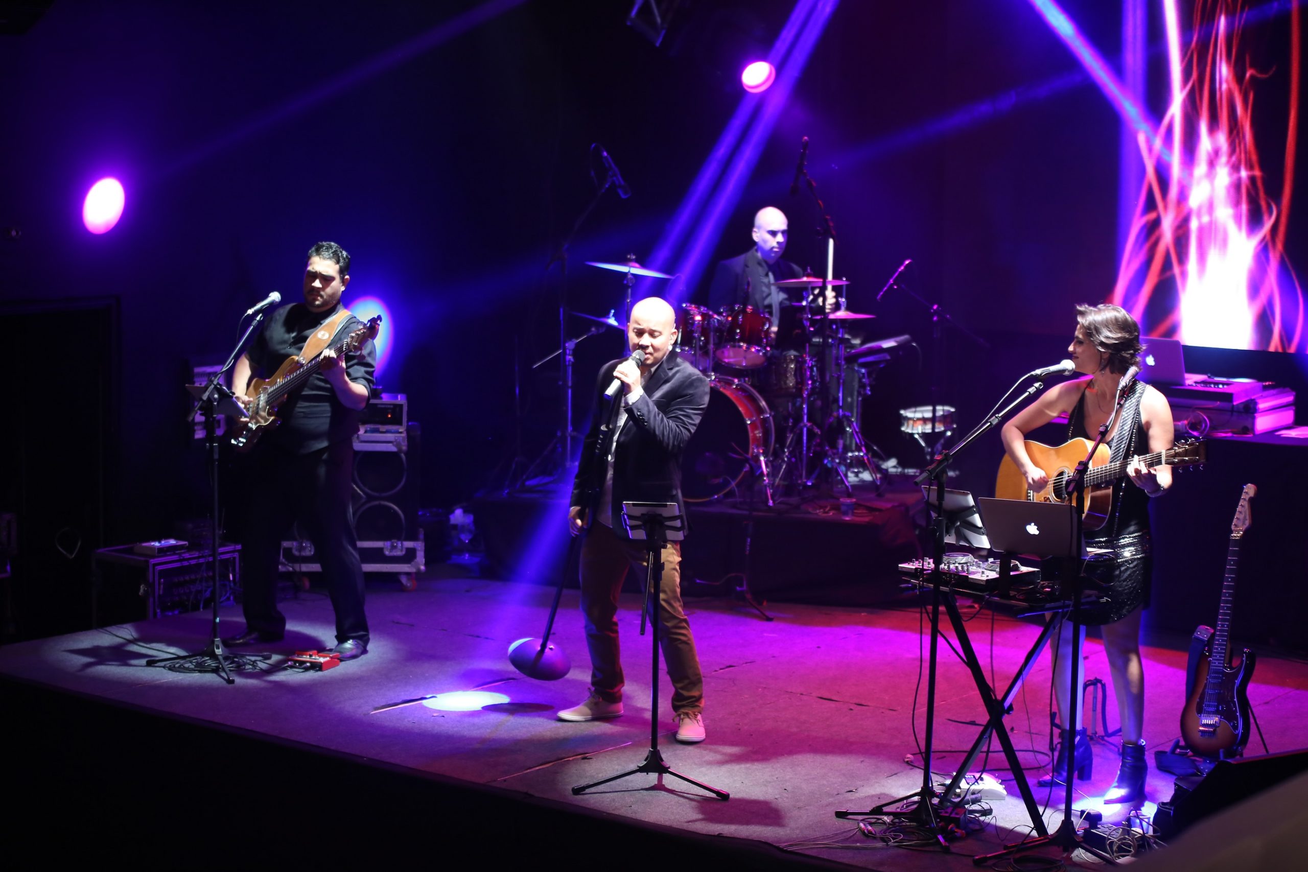 Conjunto Nacional celebra Dia dos Namorados com show gratuito de Alysson Takaki