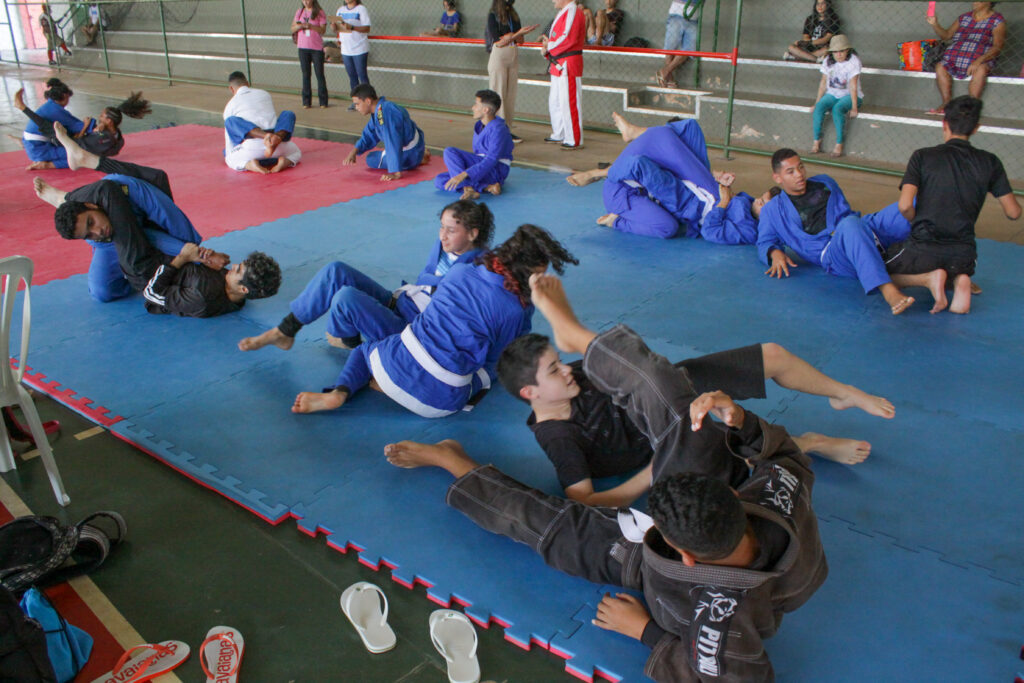 Centros olímpicos e paralímpicos se destacam em artes marciais inclusivas