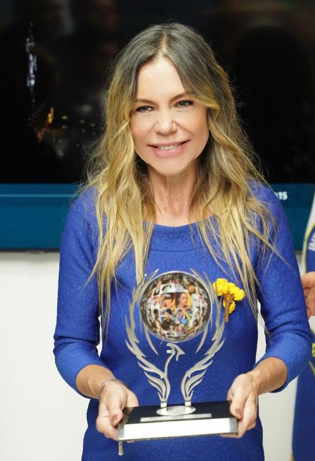 Vanessa Mendonça é homenagem com o Troféu “Protagonismo Feminino Brasileiro”
