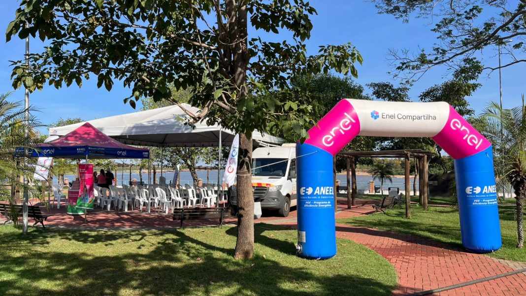 Enel distribuição Goiás leva serviços para mais um fim de semana da temporada de férias de Aruanã