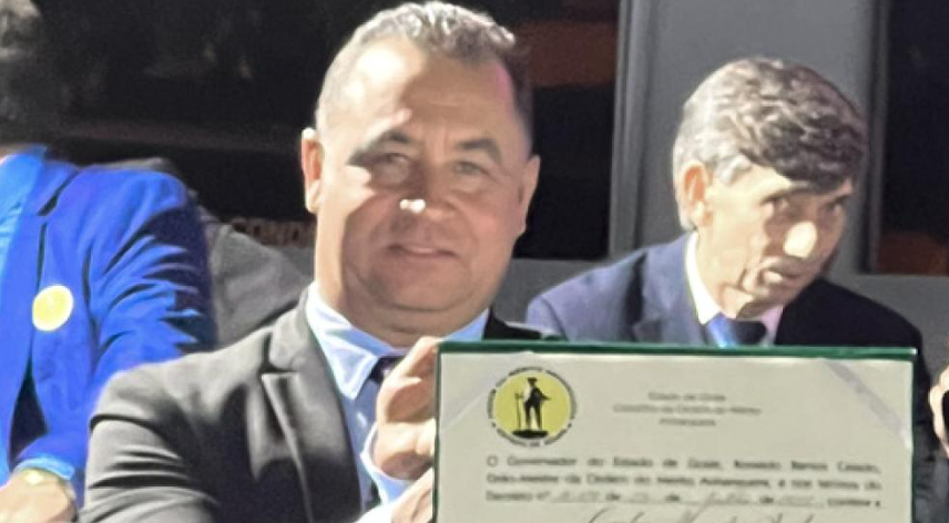Prefeito de Novo Gama é homenageado pelo governo do estado
