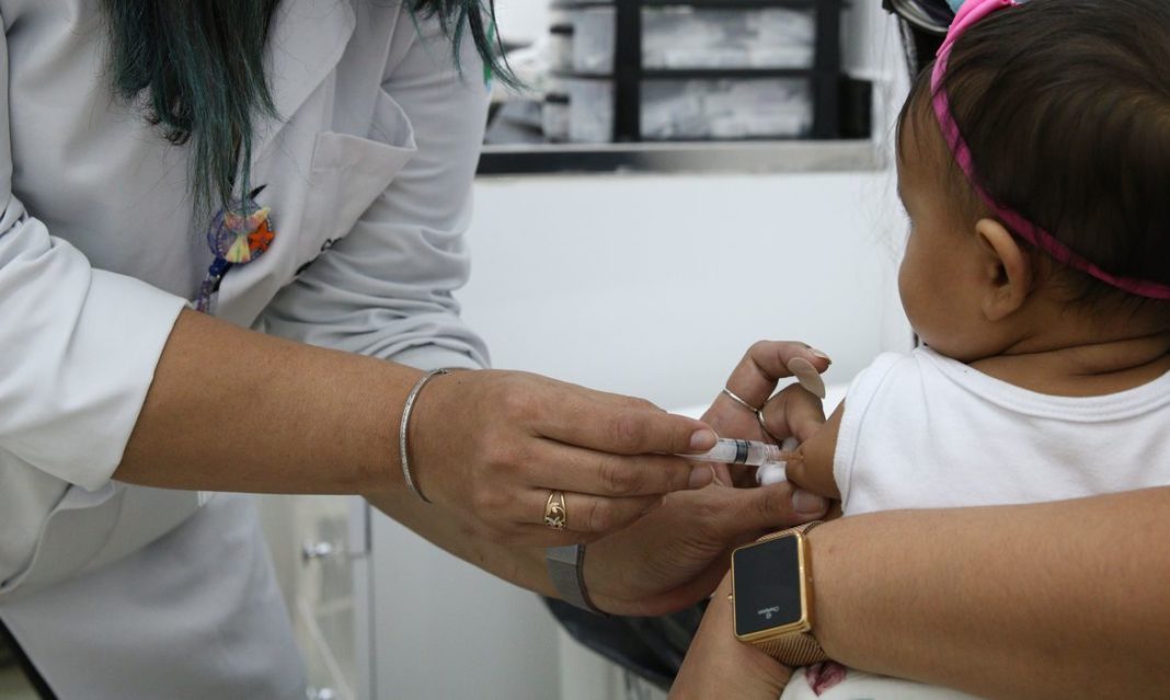 Vacinação infantil: campanha mira poliomielite e outras doenças Vacinação infantil: campanha mira poliomielite e outras doenças