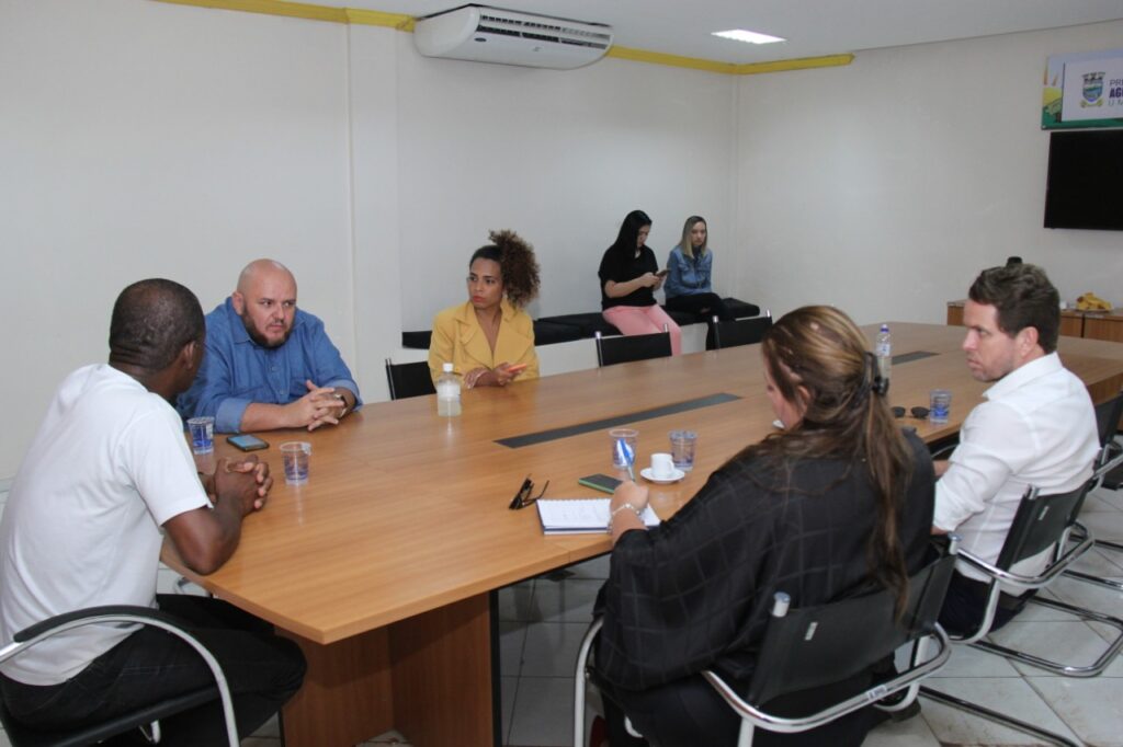 Secretaria de comunicação faz reunião para receber o projeto Record TV na cidade Secretaria de comunicação faz reunião para receber o projeto Record TV na cidade