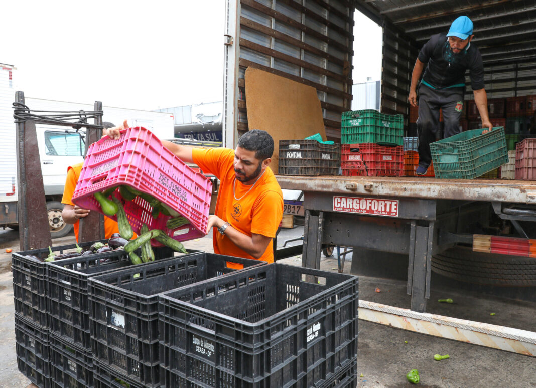 Alimentos doados pela Ceasa geram quase 640 mil refeições Alimentos doados pela Ceasa geram quase 640 mil refeições