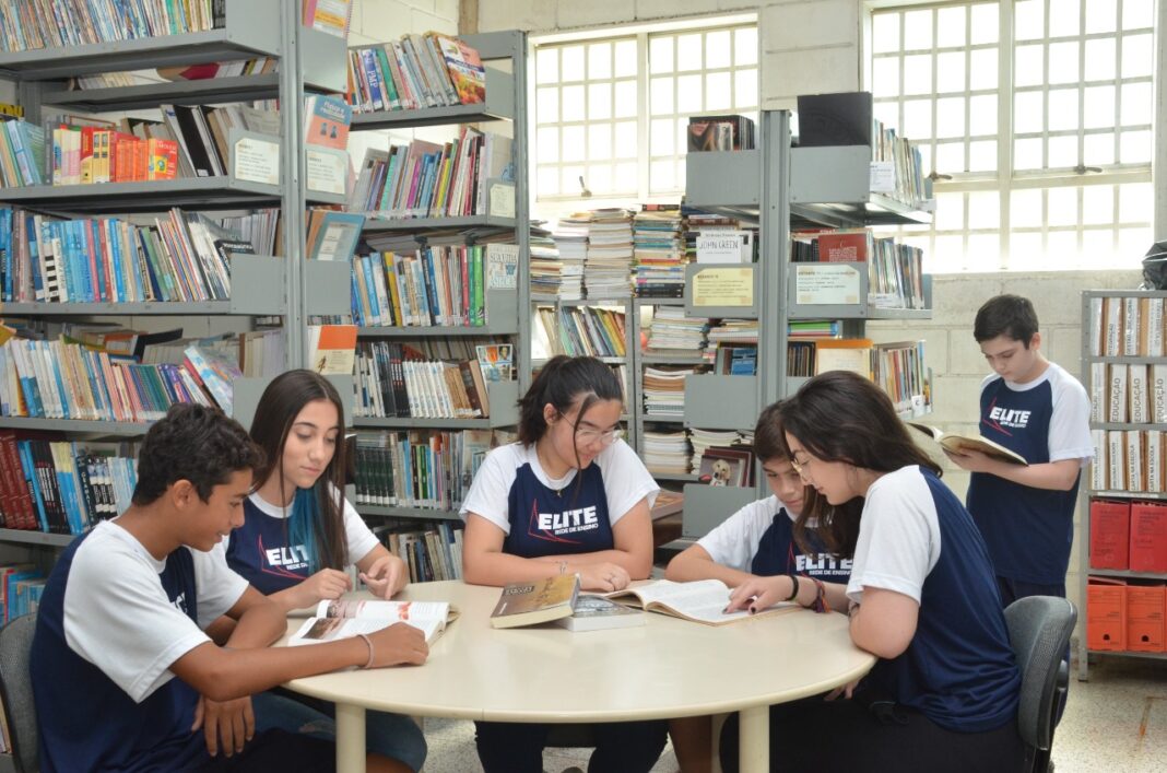 Grátis – Elite rede de ensino realiza aulão Enem 360° Grátis – Elite rede de ensino realiza aulão Enem 360°