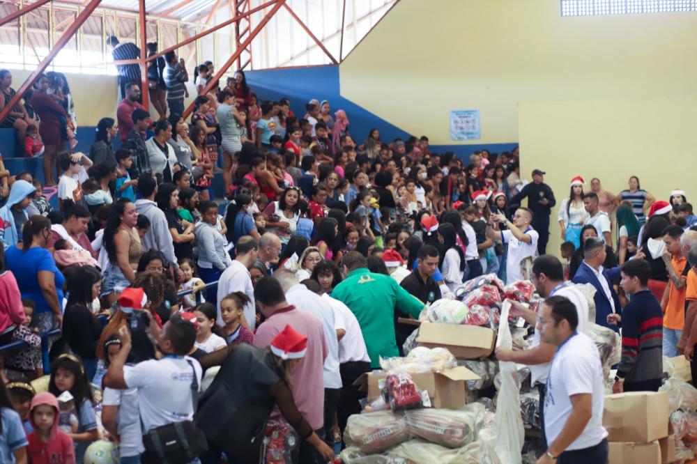 Prefeitura de Novo Gama entrega cerca de 5 mil brinquedos à população Prefeitura de Novo Gama entrega cerca de 5 mil brinquedos à população