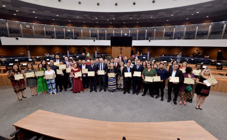 EFG em Artes Basileu França completa 55 anos e é homenageada na Alego