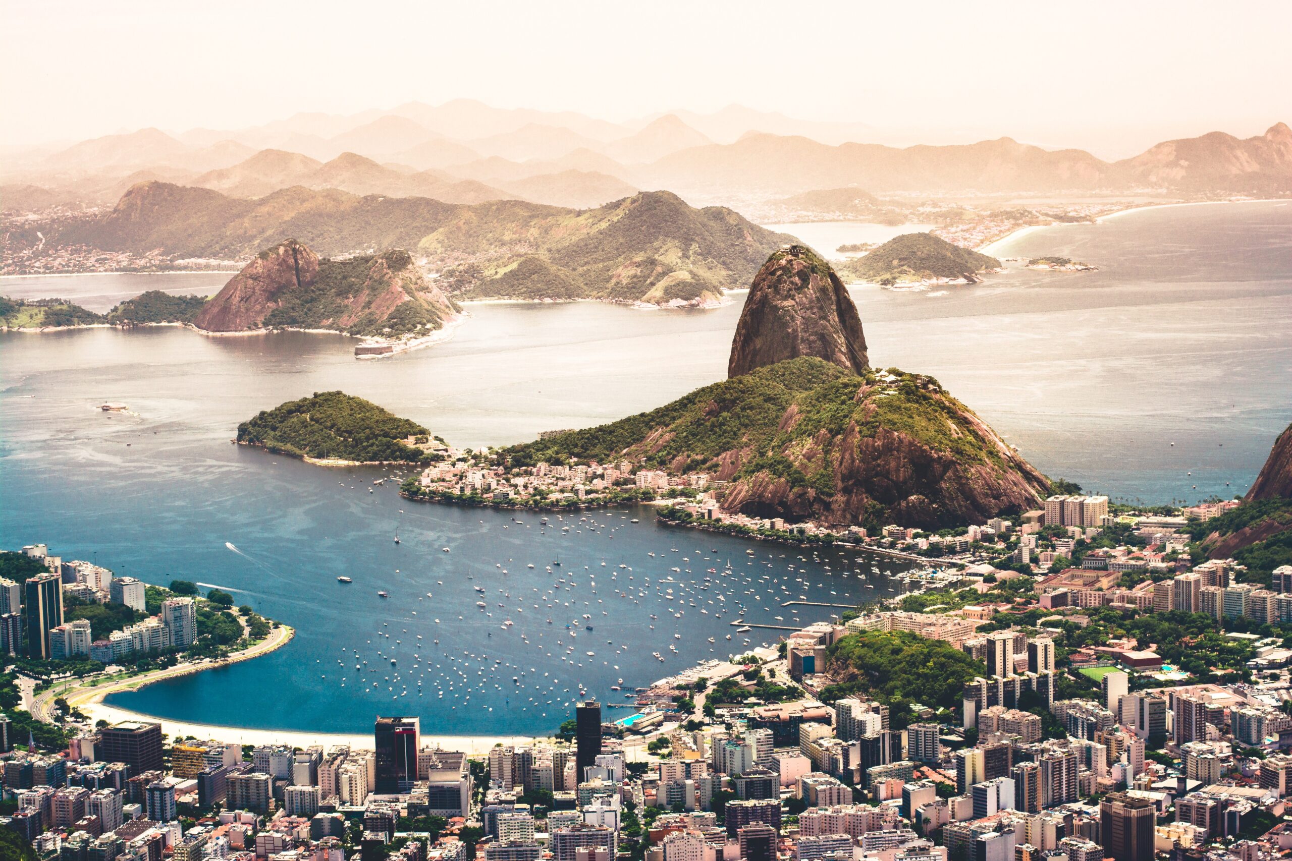 Rio de Janeiro e Caldas Novas são os destinos mais procurados para as férias de verão, segundo pesquisa da Voalá Rio de Janeiro e Caldas Novas são os destinos mais procurados para as férias de verão, segundo pesquisa da Voalá