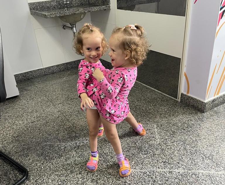 Hecad realiza 1ª cirurgia de separação de gêmeas siamesas Hecad realiza 1ª cirurgia de separação de gêmeas siamesas