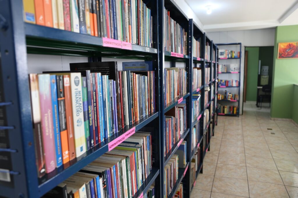 Valparaíso conta com uma das mais completas bibliotecas do entorno Valparaíso conta com uma das mais completas bibliotecas do entorno