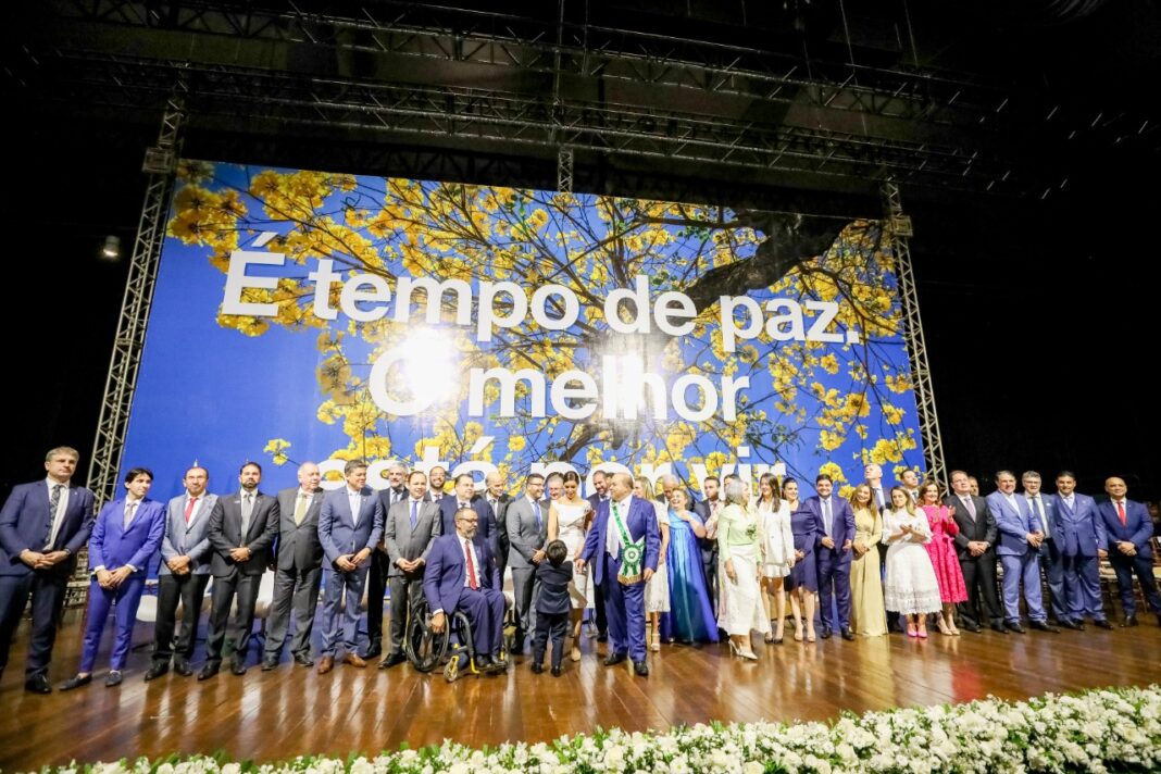 Secretários tomam posse no centro de convenções Secretários tomam posse no centro de convenções