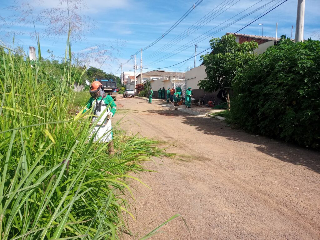 Ano de 2023 é iniciado com equipes realizando a limpeza urbana dos bairros de Valparaíso Ano de 2023 é iniciado com equipes realizando a limpeza urbana dos bairros de Valparaíso