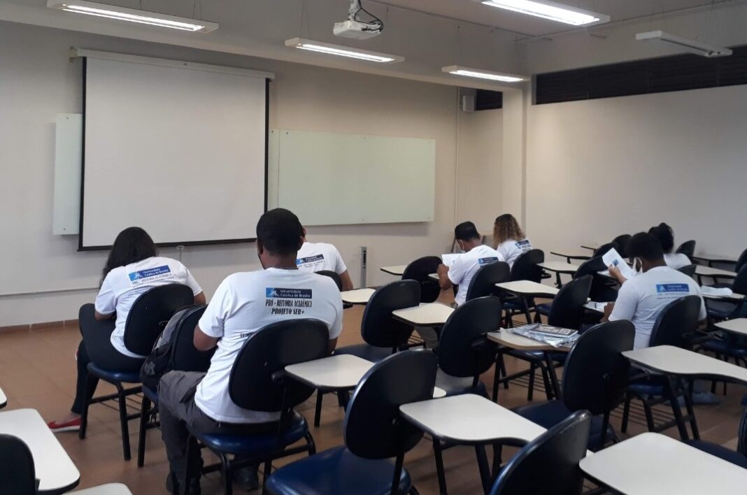 Universidade Católica de Brasília oferece aulas de Português para migrantes e refugiados Universidade Católica de Brasília oferece aulas de Português para migrantes e refugiados