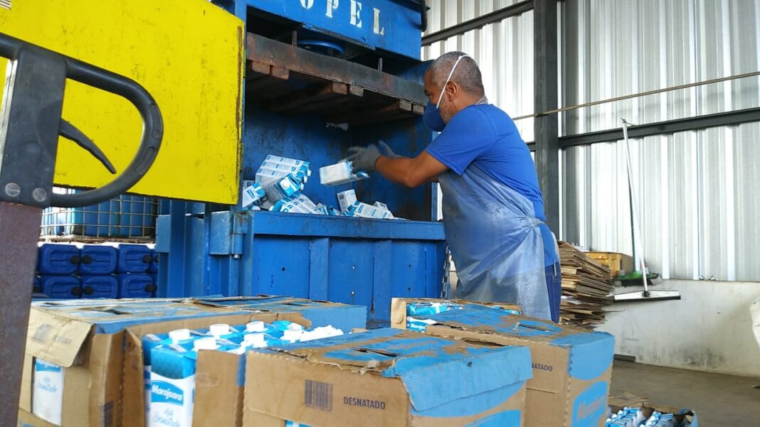 Brasil quer reciclar 20% de seus resíduos sólidos secos até 2040, mas hoje trata apenas 4% Brasil quer reciclar 20% de seus resíduos sólidos secos até 2040, mas hoje trata apenas 4%