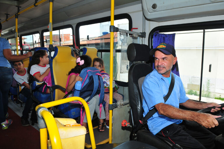 Dicas de segurança para a contratação do transporte escolar Dicas de segurança para a contratação do transporte escolar