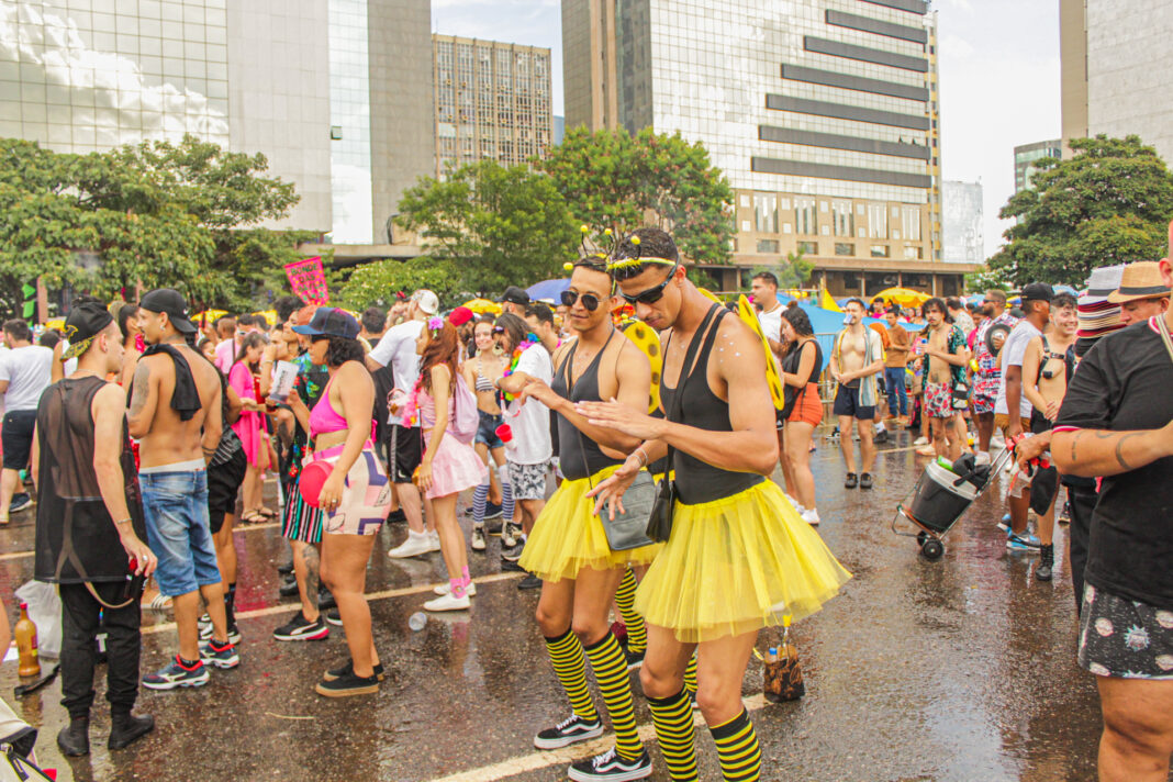 Alegria, irreverência e diversidade marcam retomada do Carnaval no DF Alegria, irreverência e diversidade marcam retomada do Carnaval no DF
