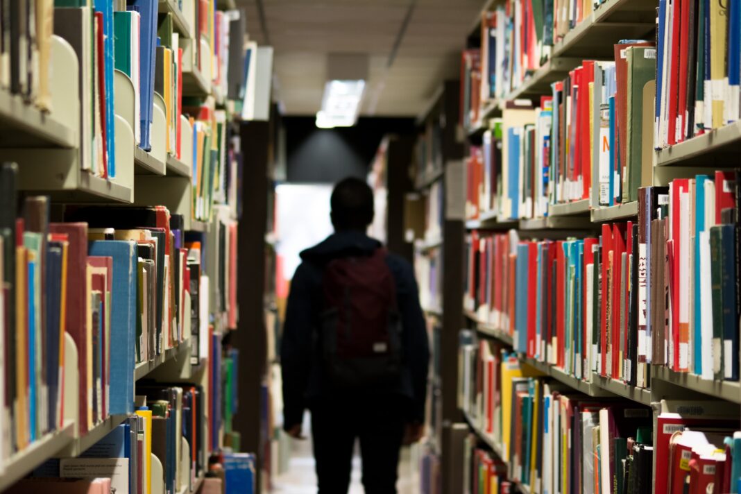 Em um ano com muitos feriados, jovens devem se organizar para estudar Em um ano com muitos feriados, jovens devem se organizar para estudar