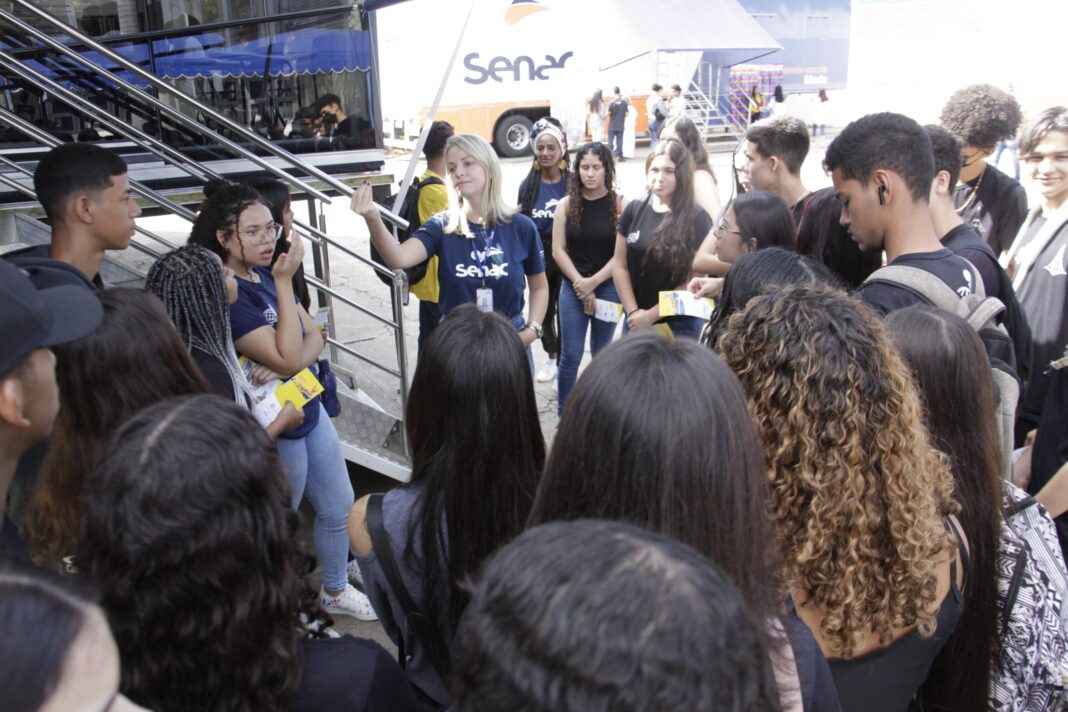 Feira de profissões do Senac-DF apresenta opções de formação profissional para mais de 900 alunos da rede pública Feira de profissões do Senac-DF apresenta opções de formação profissional para mais de 900 alunos da rede pública