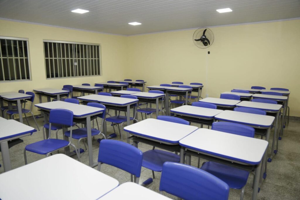 A partir de 13 de fevereiro escolas da rede pública voltam a funcionar com horário integral A partir de 13 de fevereiro escolas da rede pública voltam a funcionar com horário integral