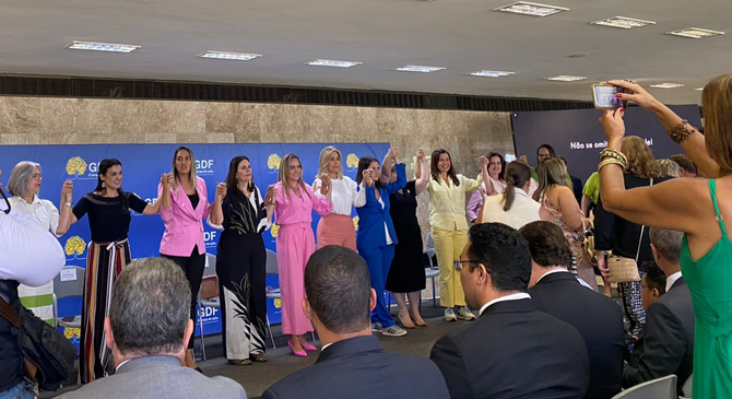 Sinduscon-DF participa da cerimônia de lançamento do calendário “março mais mulher” Sinduscon-DF participa da cerimônia de lançamento do calendário “março mais mulher”