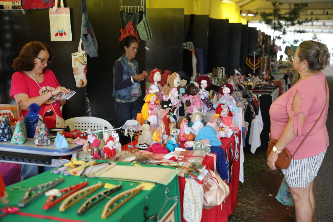 Artesãos de feira em Samambaia ganham site para venda de produtos Artesãos de feira em Samambaia ganham site para venda de produtos