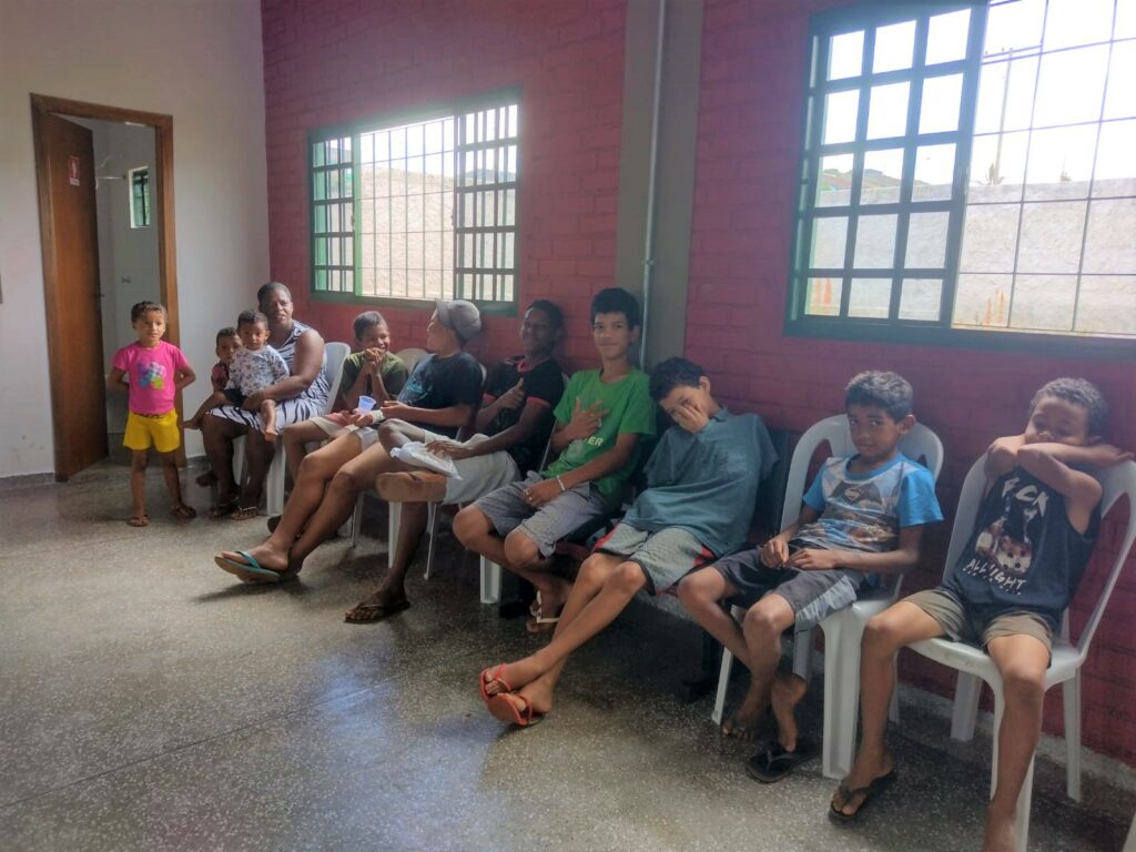 Secretaria de assistência social realiza ação de corte de cabelo com alunos do instituto anjos de rua Secretaria de assistência social realiza ação de corte de cabelo com alunos do instituto anjos de rua