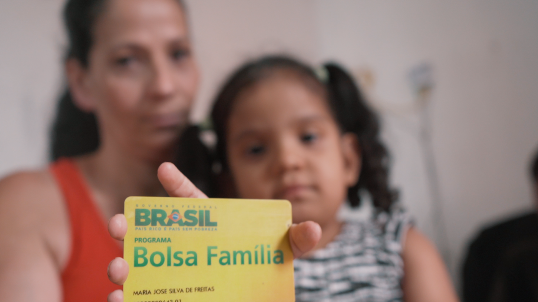 DF tem 171 mil famílias beneficiárias e média de R$ 685 no novo Bolsa Família DF tem 171 mil famílias beneficiárias e média de R$ 685 no novo Bolsa Família